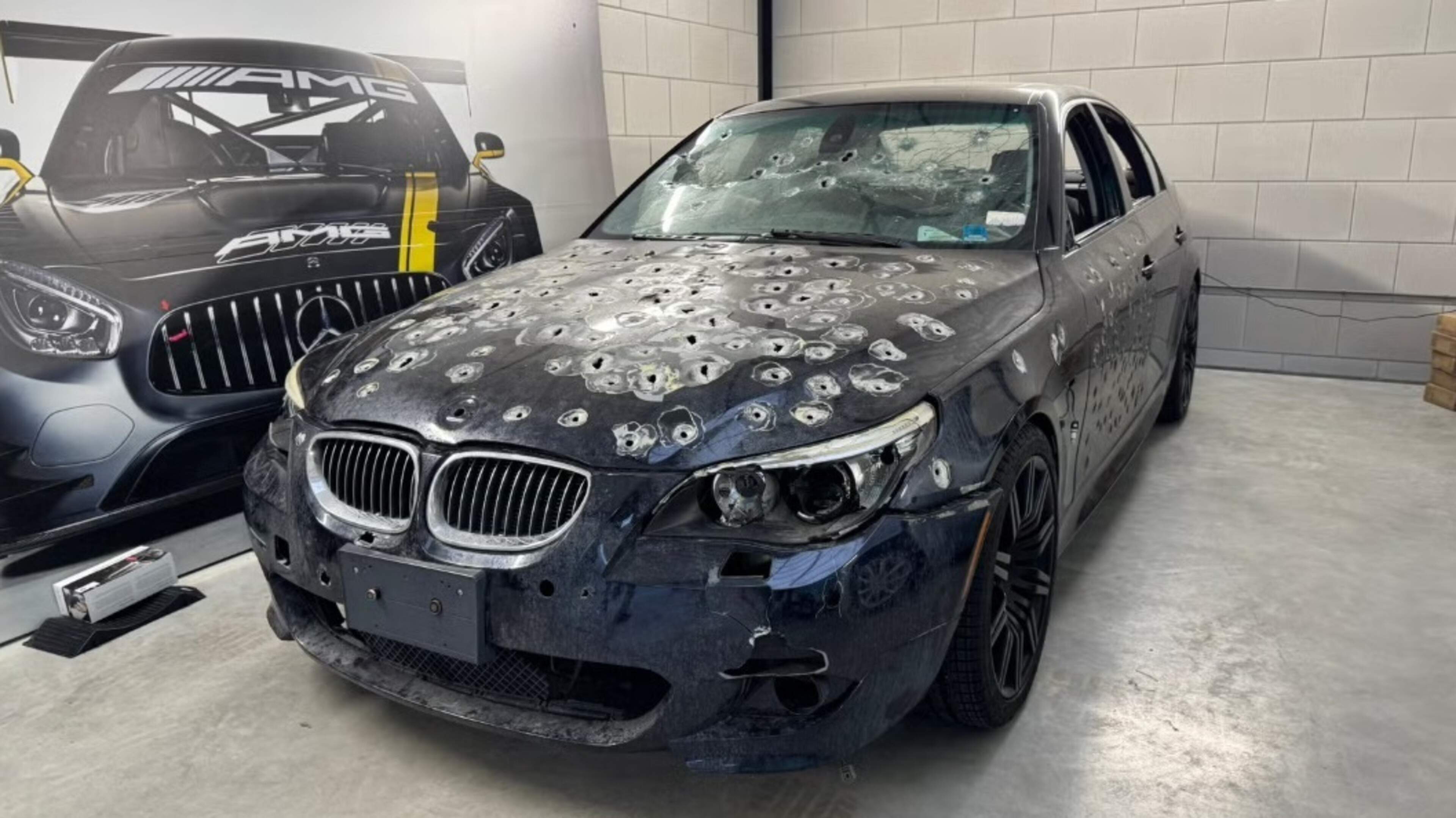 Te koop op Marktplaats: een BMW 5-serie vol kogelgaten voor 55.000 euro
